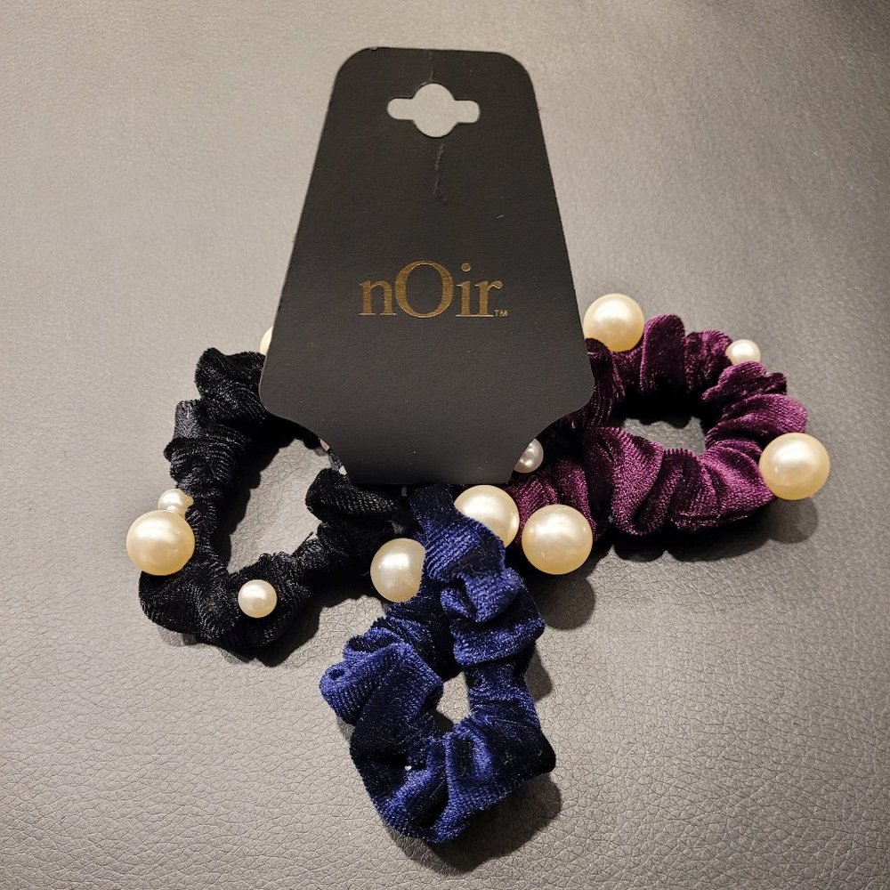 nOir PEARL DETAILED SCRUNCHIE SET OF 3